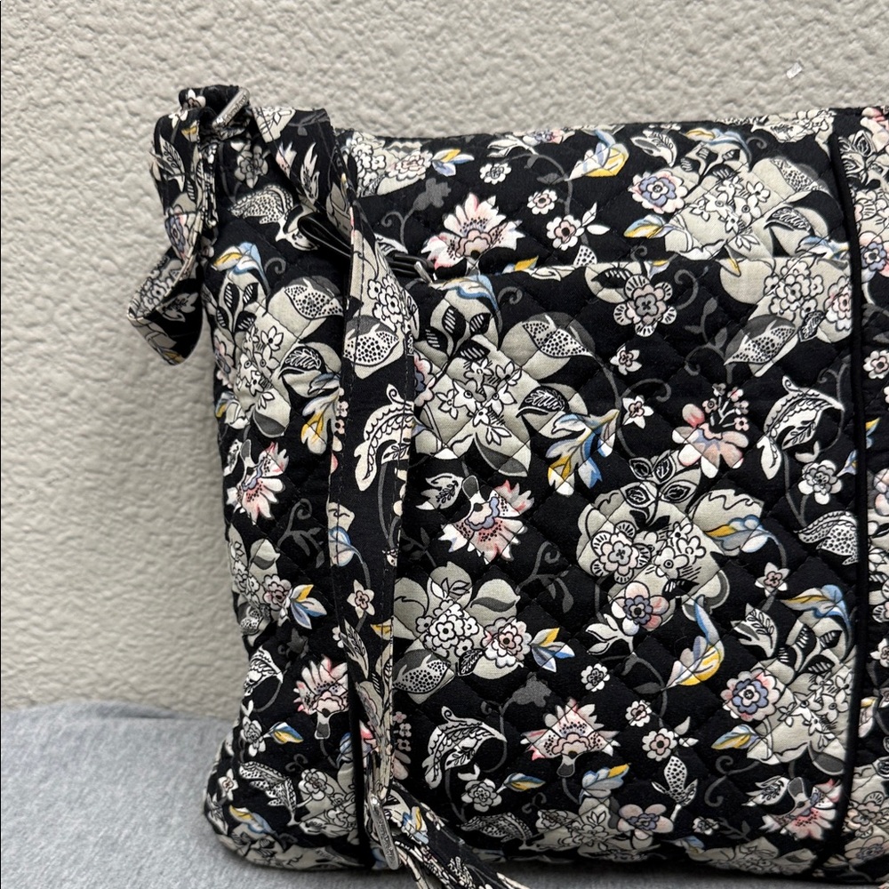 Vera Bradley Zip Top Hippy Crossbody Black and White Floral Bag - Picture 3 of 10